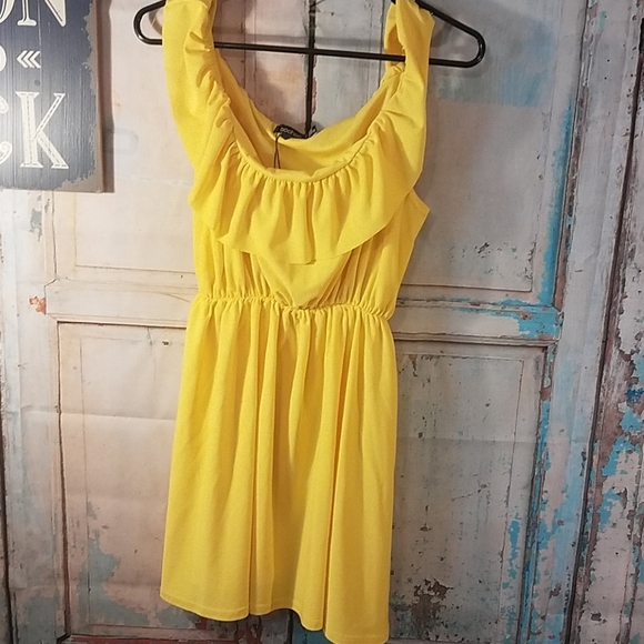 Boohoo Plus Dresses & Skirts - Ruffled off shoulder yellow sun dress